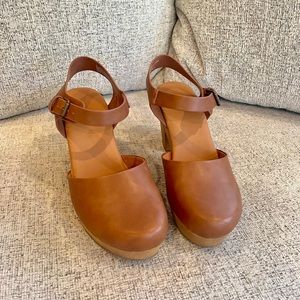 Universal Thread Clog Shoes